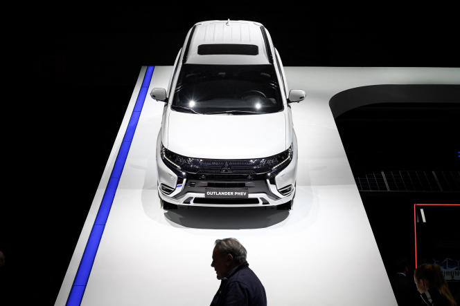     Mitsubishi,      5  2019. FABRICE COFFRINI / AFP